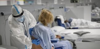 Andalucía se prepara ya para un escenario previsible de 7.500 ingresos por Covid-19