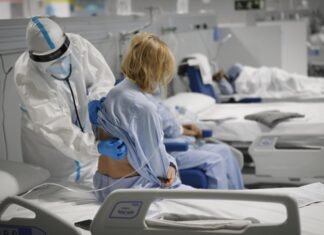 Andalucía se prepara ya para un escenario previsible de 7.500 ingresos por Covid-19