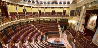 Alianza Cívica pone contra las cuerdas a la ruinosa política de España al proponer la Ley de Obligaciones Políticas y Pactos Electorales