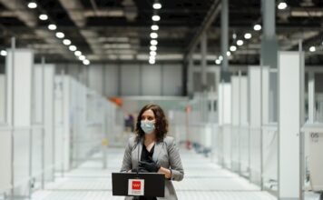 Díaz Ayuso anuncia uso obligatorio de mascarilla en restaurantes y 6 personas por mesa en las terrazas de Madrid