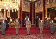 Audiencia militar del Rey de España a un grupo de Generales de Brigada y Contralmirantes