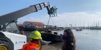 El gobierno de Murcia retira seis embarcaciones varadas o hundidas en aguas del municipio de Los Alcázares