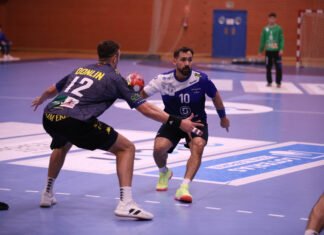 El BM. Benidorm vence al Ademar León 34-29 en partido de Liga Asobal disputado en el Palau l´Illa