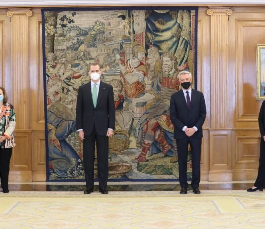 Su Majestad el Rey recibió en audiencia al Alto Comisionado de las Naciones Unidas para los Refugiados (ACNUR), Filippo Grandi, que visita oficialmente España