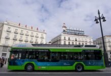 Díaz Ayuso presenta el primer autobús de hidrógeno que circulará en España