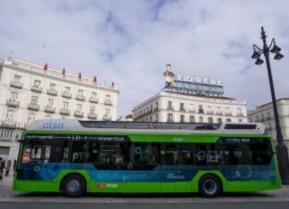 Díaz Ayuso presenta el primer autobús de hidrógeno que circulará en España
