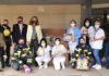Los bomberos del SPEIS de Alicante hacen entrega de una donación de juguetes en el Hospital General de la ciudad