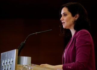 Díaz Ayuso insta a entregarse “al rearme moral y político” que España necesita