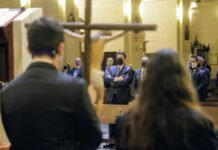 El alcalde de Alicante cierra el Vía Crucis Oficial de Semana Santa al leer la XIV Estación