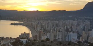 Cs exige que “una vacuna que haga salir al sector turístico de la crisis en la que está sumido”