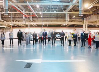 Su Majestad el Rey visitó la Factoría de Renault en Palencia donde se presentó su Plan Estratégico “Renaulution” junto al “Proyecto HHN”