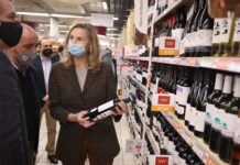 Ayuso refuerza los apoyos a los productores de vinos de Madrid con Denominación de Origen