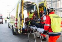 Cuatro personas evacuadas tras un incendio en un bloque de viviendas en Nerva