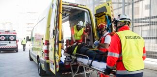 Cuatro personas evacuadas tras un incendio en un bloque de viviendas en Nerva