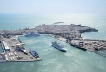 Moreno subraya el papel fundamental de los puertos andaluces para impulsar la recuperación económica