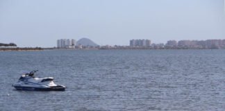 La Comunidad de Murcia destina 1.100.000 euros en la instalación de redes contra las medusas en zonas de baño del Mar Menor