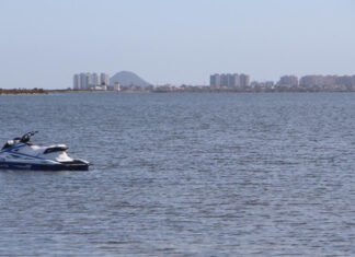 La Comunidad de Murcia destina 1.100.000 euros en la instalación de redes contra las medusas en zonas de baño del Mar Menor