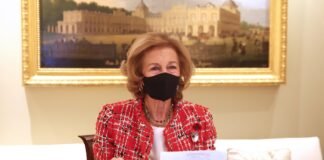 La Reina Doña Sofía presidió hoy una reunión virtual en favor de los enfermos de párkinson desde la Casa Real de España