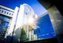 El Parlamento Europeo estudia esta semana los certificados de vacunación para poder viajar sin trabas