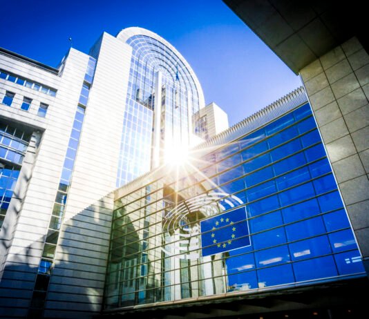 El Parlamento Europeo estudia esta semana los certificados de vacunación para poder viajar sin trabas