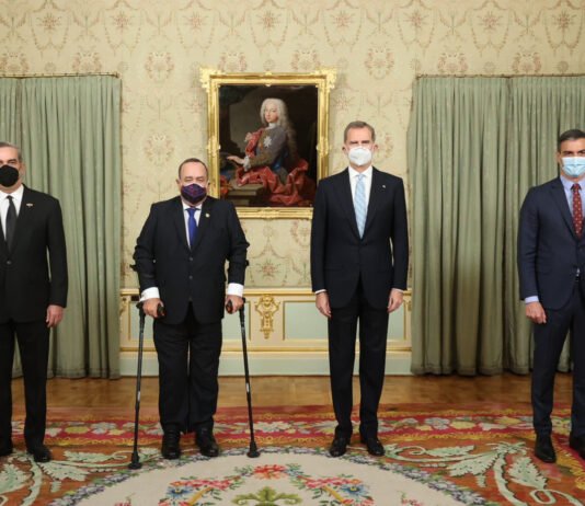 El Rey de España ofreció una Cena en honor de los Presidentes de la República de Guatemala y de la República Dominicana