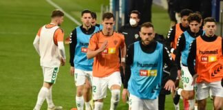 Victoria con premio del Huesca ante el Elche colocando a los aragoneses fuera del descenso