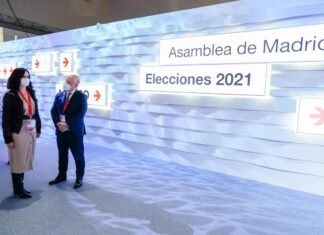 Díaz Ayuso visita el Centro de Procesamiento y Difusión de Datos para la jornada electoral