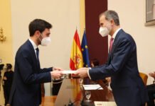 El Rey de España entregó los Despachos de secretario de Embajada a la LXXII promoción de la Carrera Diplomática