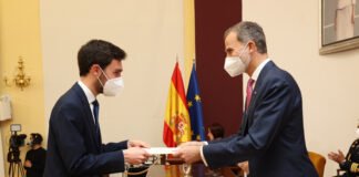 El Rey de España entregó los Despachos de secretario de Embajada a la LXXII promoción de la Carrera Diplomática