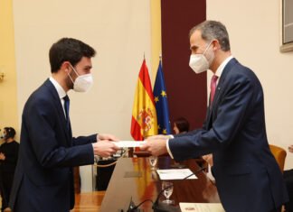 El Rey de España entregó los Despachos de secretario de Embajada a la LXXII promoción de la Carrera Diplomática