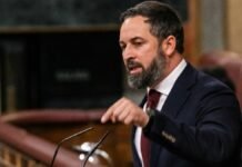 Abascal protesta contra la censura del Gobierno a un acto de VOX en Ceuta