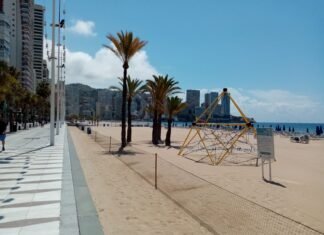 Ximo Puig anuncia el programa «Estiu Segur 2021» contratando mil auxiliares que velarán por la completa seguridad en las playas valencianas