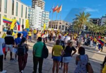 Benidorm se manifiesta en favor de la Paz en Colombia
