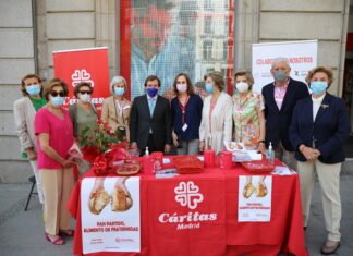 Almeida agradece la colaboración de los voluntarios de Cáritas y su labor para ayudar a las personas más desfavorecidas de Madrid