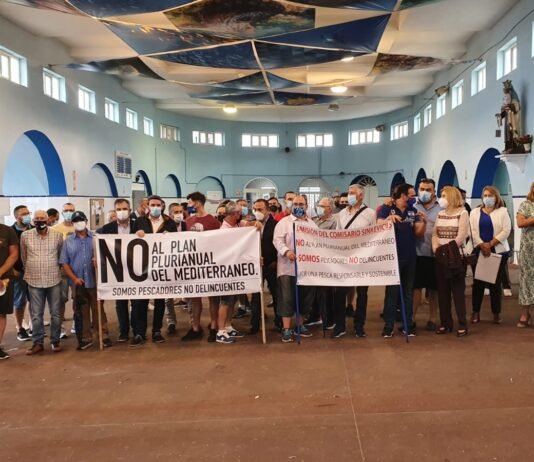 El Gobierno de Murcia muestra su apoyo al sector pesquero en el día del paro de protesta por los ataques de Europa a la pesca de arrastre