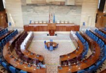 VOX ofrece al PP un acuerdo para la Mesa si se compromete a reducir a la mitad los diputados de la Asamblea de Madrid