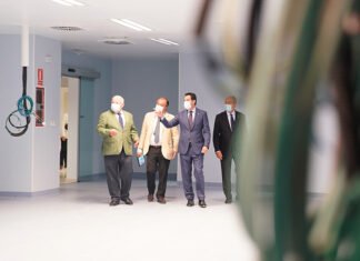 Moreno anuncia que los andaluces serán los primeros en tener el certificado de vacunación con validación europea