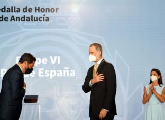 Felipe VI: «Recibo esta Medalla como un abrazo que representa el sentir de todos los andaluces»