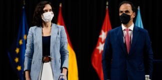 Díaz Ayuso quiere afrontar el dislate de las 17 EVAUs diferentes que discrimina a estudiantes en toda España