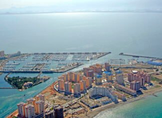 Moreno: «Nunca en la historia de Andalucía se habían movilizado tantos recursos en tan poco tiempo para salvar al sector turístico»