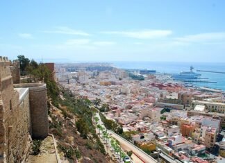 La Junta de Andalucía invierte casi 11.600.000 euros para llevar agua desalada a todos los vecinos de Almería