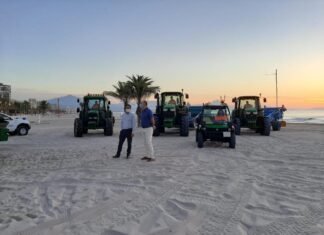 Alicante refuerza la limpieza de playas y costas que se amplía hasta mediados de octubre