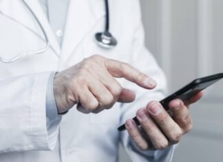 Salud contará con 7.000 profesionales más en verano para garantizar la asistencia sanitaria en la Región de Murcia