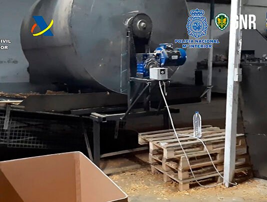 La Guardia Civil desarticula una organización especializada en la fabricación y comercialización fraudulenta de tabaco entre España y Portugal