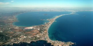 Ocho cámaras y cinco estaciones meteorológicas permiten conocer el estado del Mar Menor en tiempo real y mejorar su monitorización