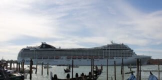 La prohibición de recibir cruceros en Venecia pone en jaque la economía del icono mundial del turismo romántico