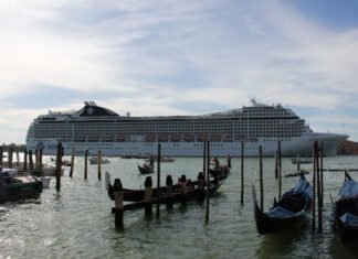 La prohibición de recibir cruceros en Venecia pone en jaque la economía del icono mundial del turismo romántico