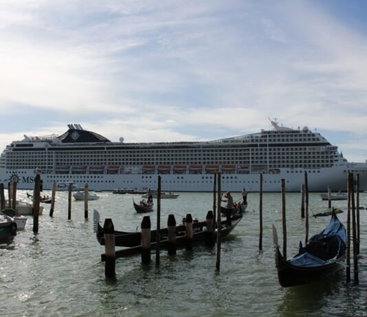 La prohibición de recibir cruceros en Venecia pone en jaque la economía del icono mundial del turismo romántico