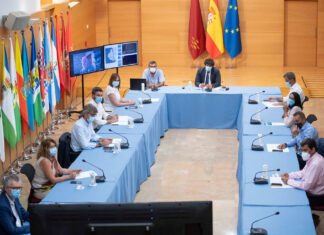 La Comunidad de Murcia reclama las competencias de costas y la cuenca vertiente al Mar Menor para actuar «ante la inacción del Gobierno central»