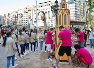 La Generalitat incrementará el control de medidas COVID y recuerda que la vacuna no exime de cumplir las normas durante las Fallas